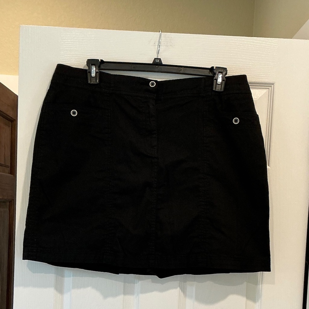 Karen Scott Black Skort 16W